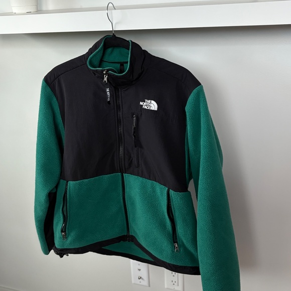 Women’s The Northface Retro Denali Jacket - Picture 7 of 14